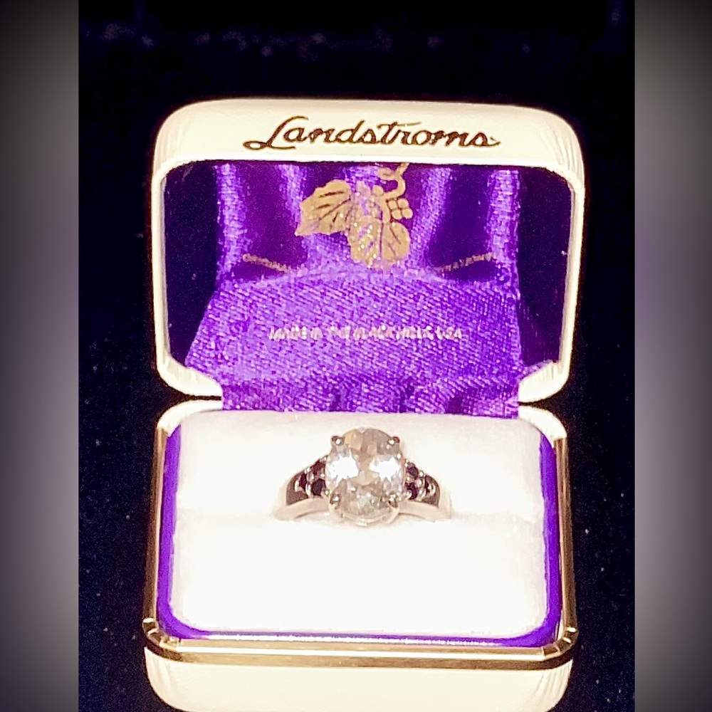 🎄Sterling Silver 925 White Topaz Ring Oval Cut Sparkling Accent Stones | Size 8🎄